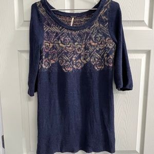 Free People Short Sleeve Blue Sweater Tunic - Size Medium - EUC